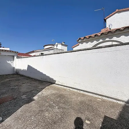 Requesens 116 Interimmo Holiday home Empuriabrava