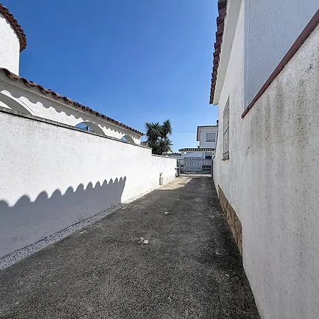 Requesens 116 Interimmo Holiday home